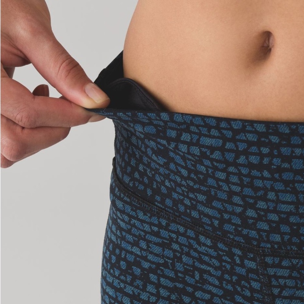 Lululemon Pace Rival Crop (19")
Shatter Weave Desert Teal Alberta Lake / Black - Picture 5 of 8